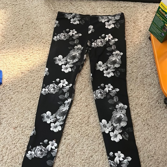 Pants - large leggings lightly worn comes freshly washed